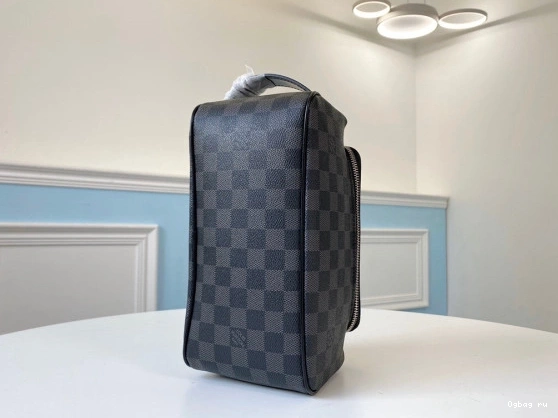 POUCH TOILETRY LOUIS VUITTON 0723